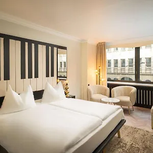 4* Отель Elaya Center